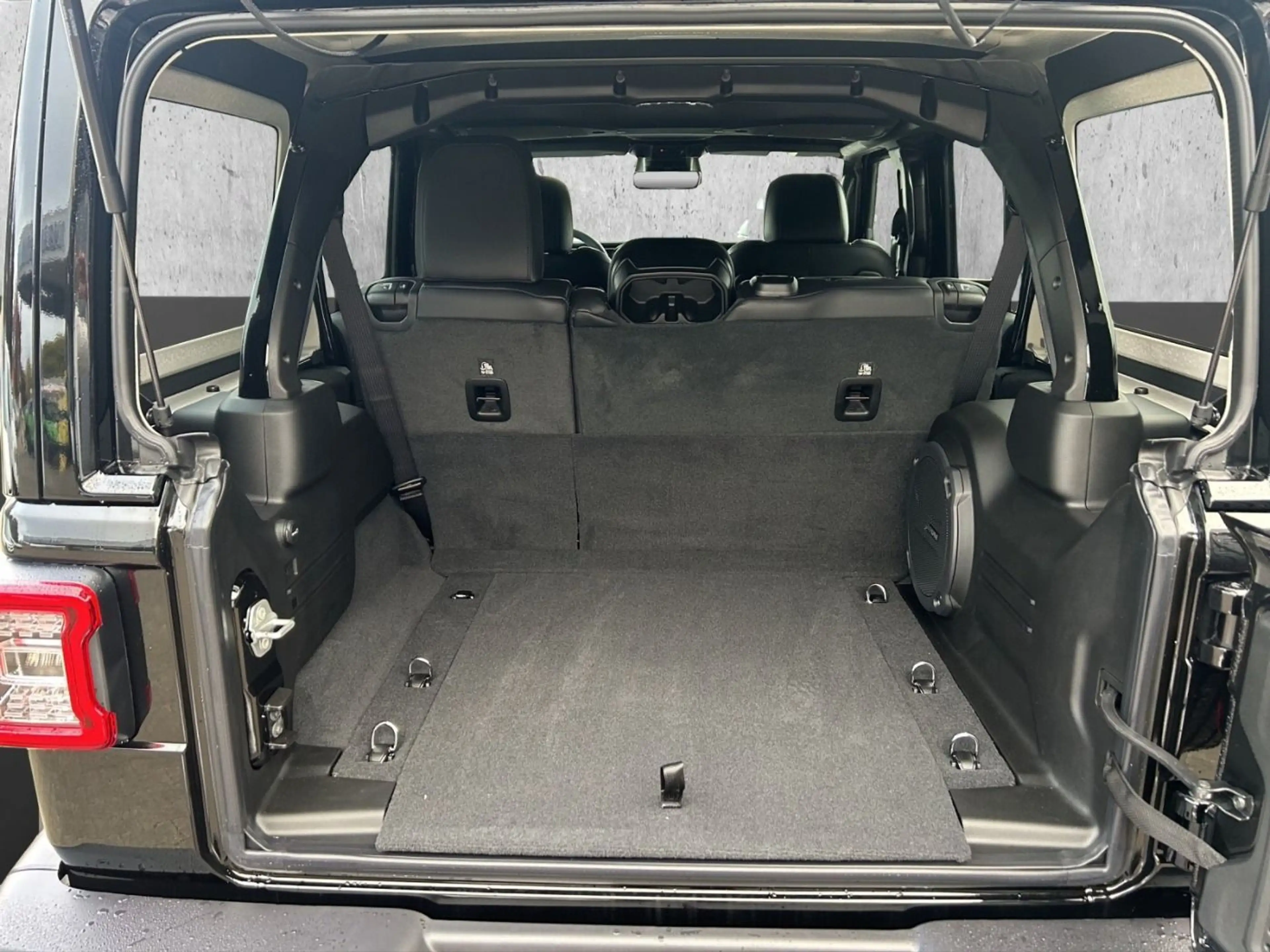 Jeep Wrangler MY25 Sahara 4x4 AT8 Kam.+KeyLess+LED+LM — photo 12