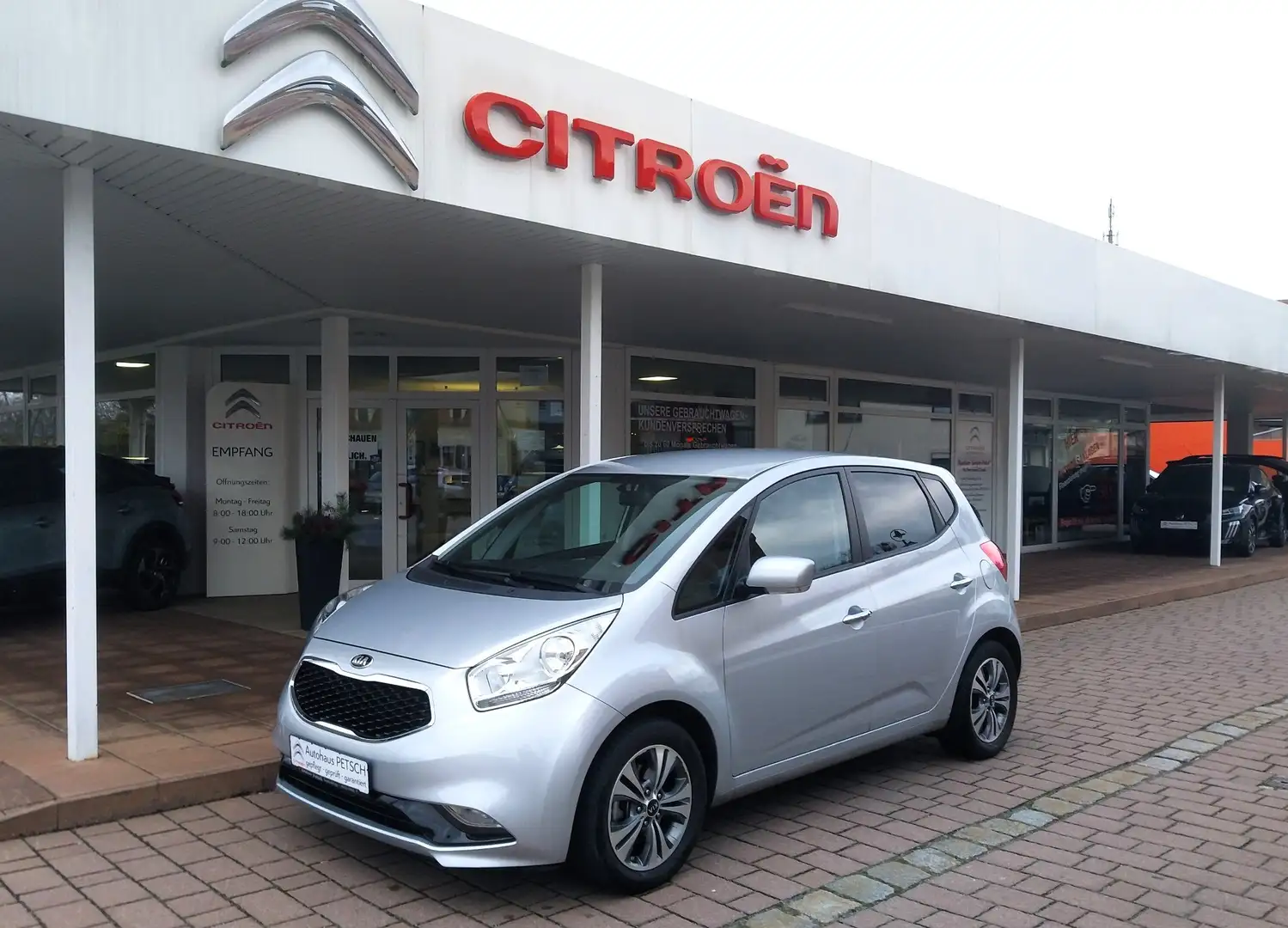 Kia Venga 1.6 CVVT Automatik Dream Team Edt.*SHZ, NAVI* Plateado - 1