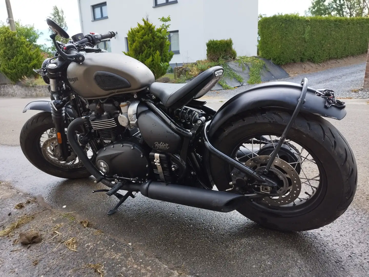 Triumph Bonneville Bobber Zwart - 2