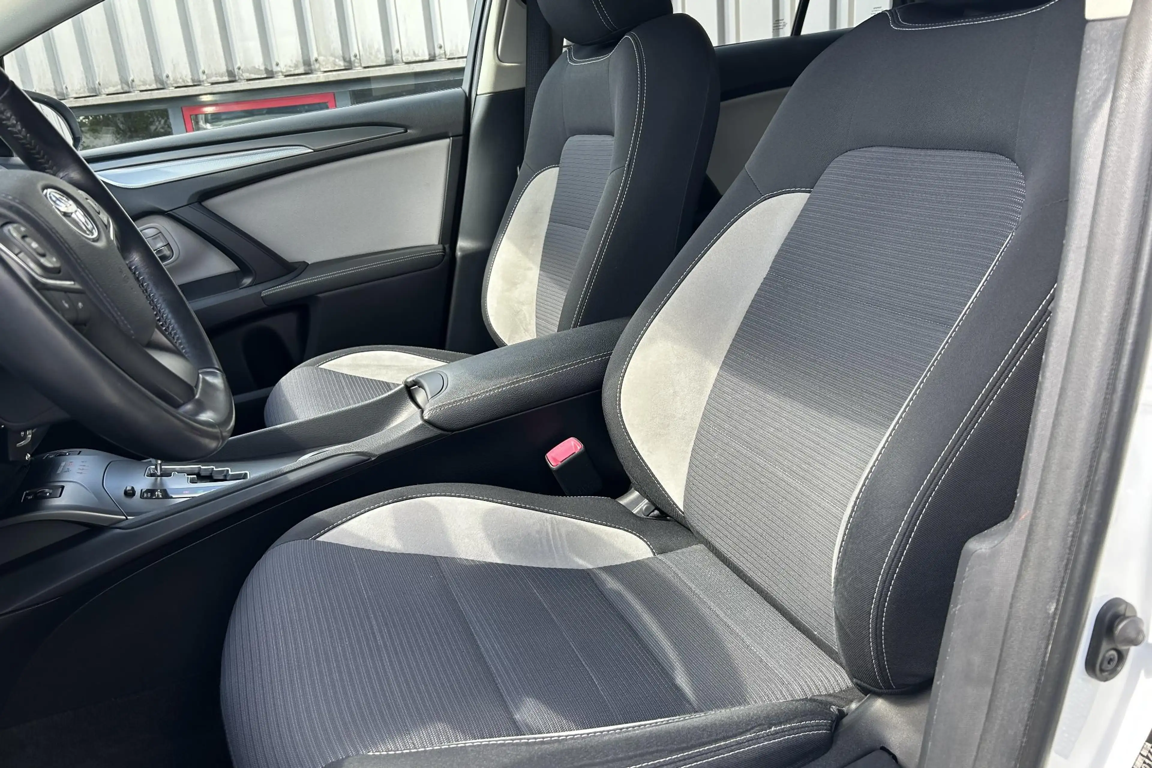 Toyota Avensis Touring Sports 1.8 VVT-i Lease Pro, Automaat, Trek — photo 5