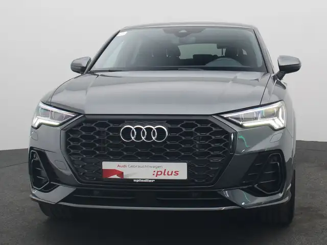 Audi Q3 view 3