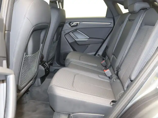 Audi Q3 view 13