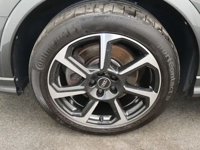 Audi Q3 view 18