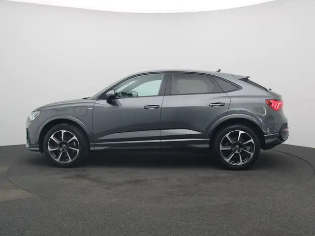 Audi Q3 view 4