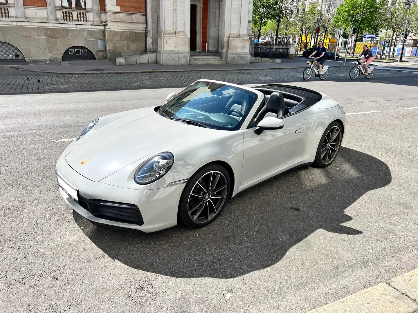 Porsche 911 (992) Cabrio, Kreide, Approved, Belüftete Sitze Weiß - 2