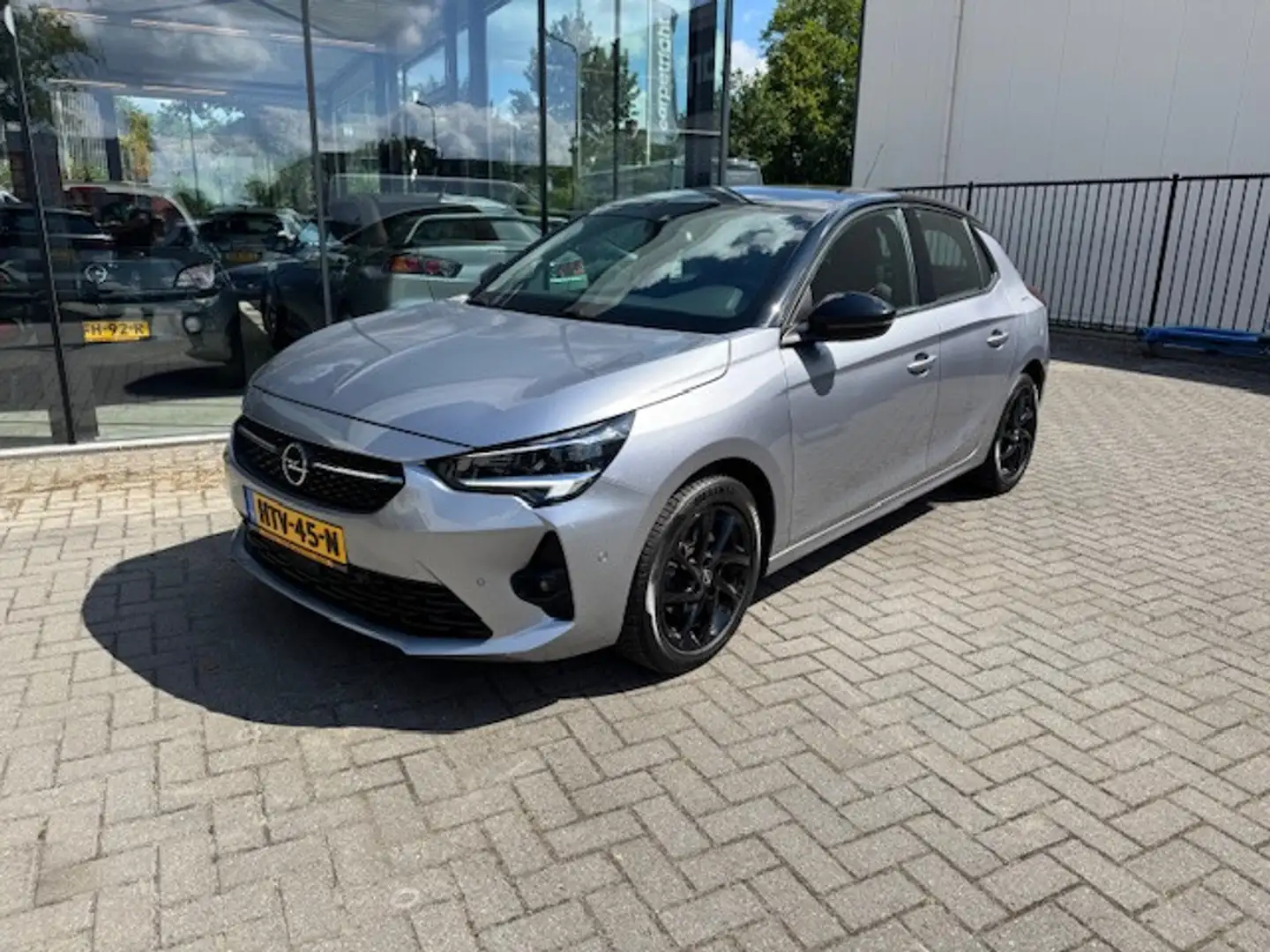 Opel Corsa 1.2 Turbo Start/Stop 100pk GS Line Grijs - 2