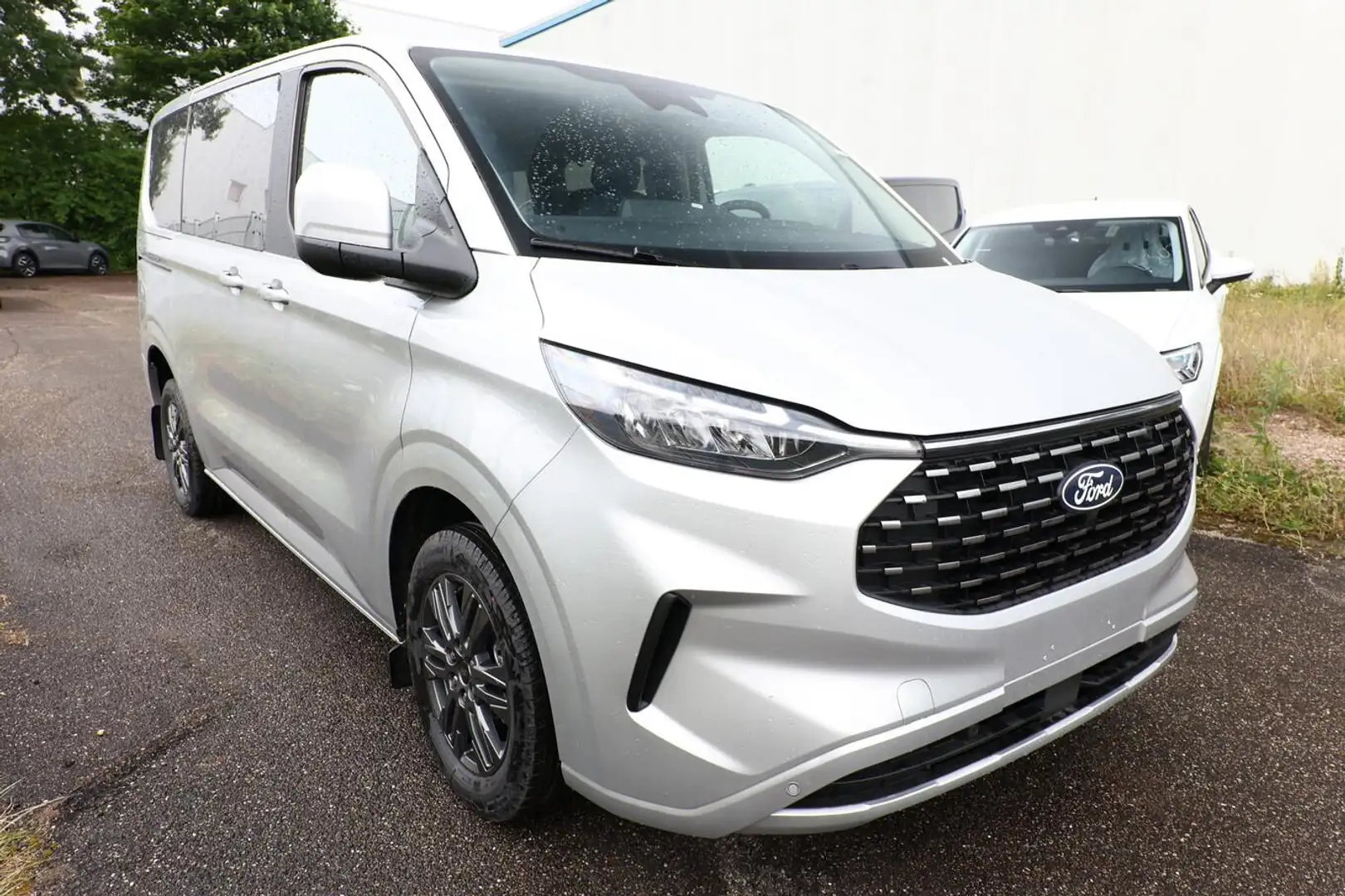 Ford Tourneo Custom Titanium 2.0 TDCi 170 Aut Tit 320 L1 LHZ 125 kW... Plateado - 2