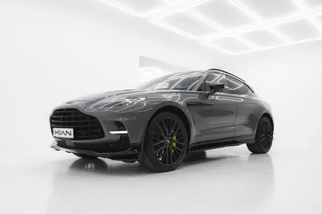 Aston Martin DBX 707