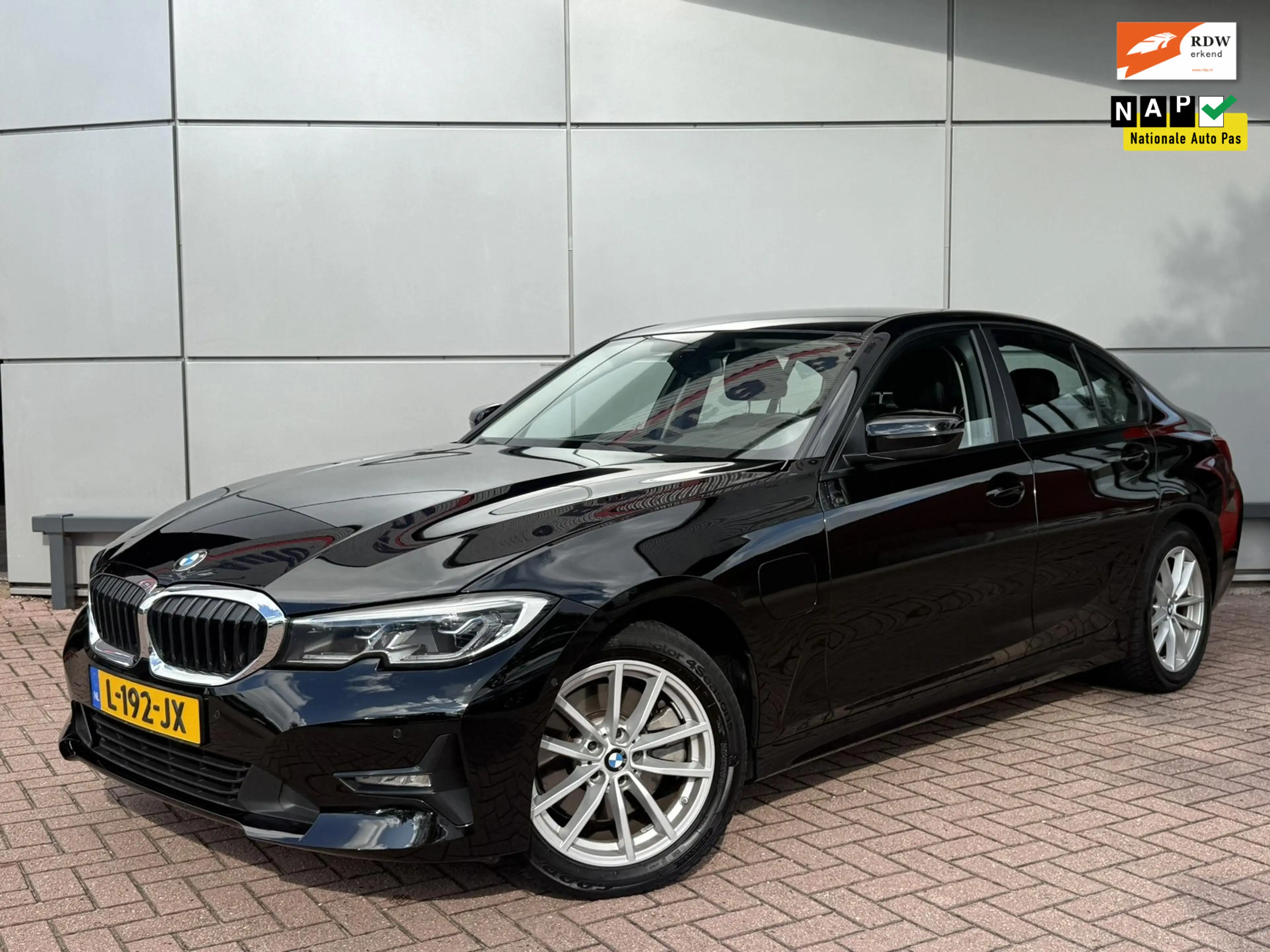 BMW 320 3-serie 320e Business Edition Plus | Leer | Laser