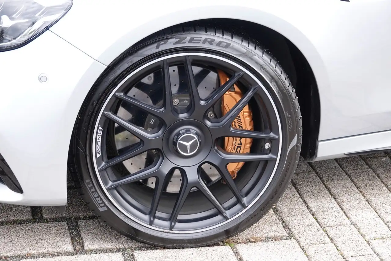 Mercedes-Benz E 63 AMG