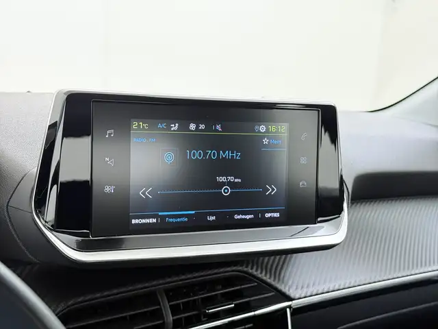 Peugeot E-208 view 13