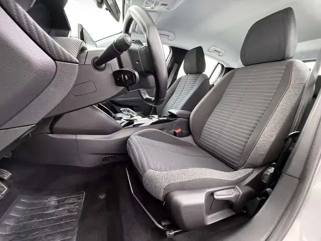 Peugeot E-208 view 9