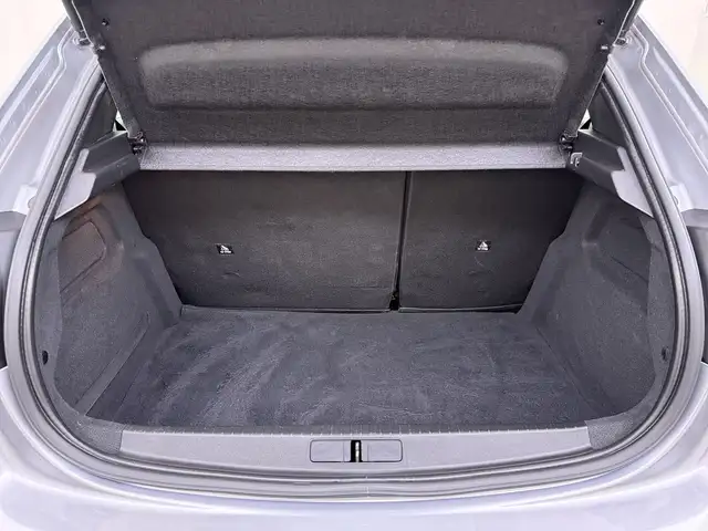 Peugeot E-208 view 18