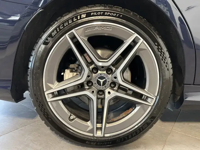 Mercedes-Benz C-Class view 3