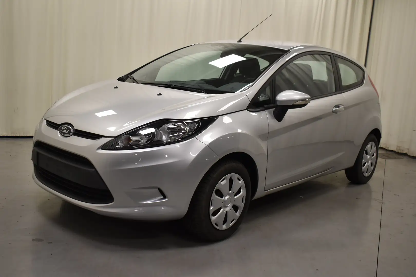 Ford Fiesta 1.25i Trend Argent - 1