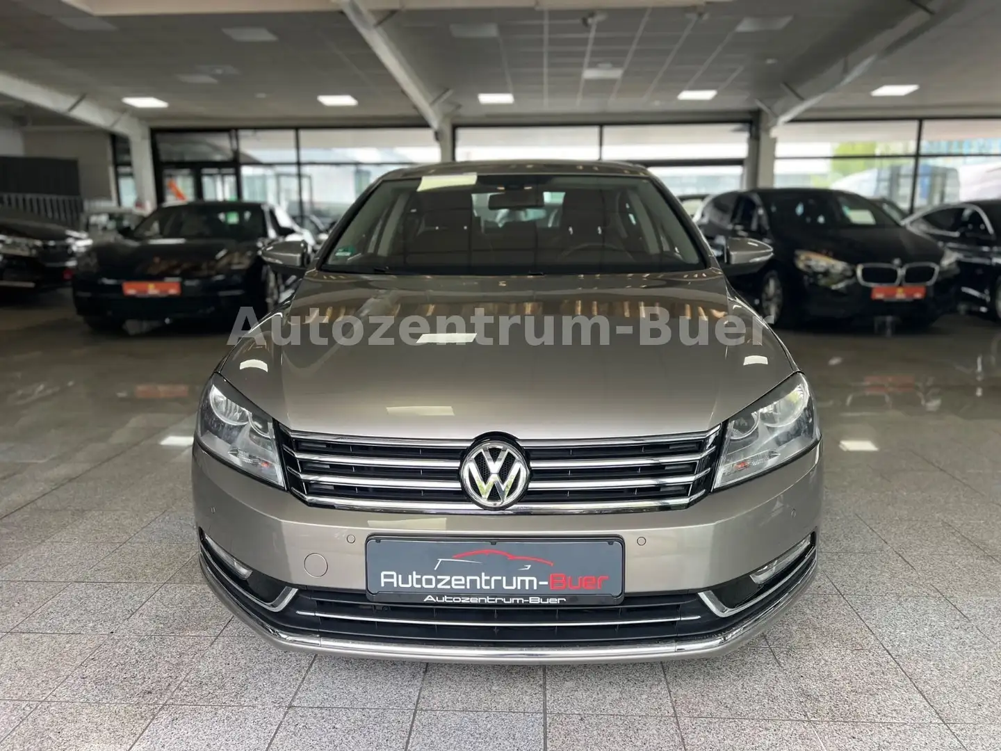 Volkswagen Passat Lim. Highline Automatik 1.Hand/Scheckheft Brun - 1