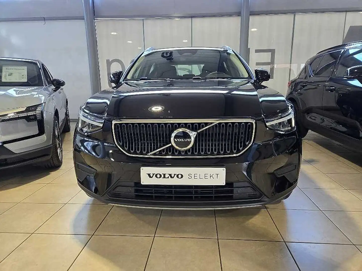 Volvo XC40 B3 Mild hybrid, Benz, leder, !2 jaar selekt waarbo Zwart - 2