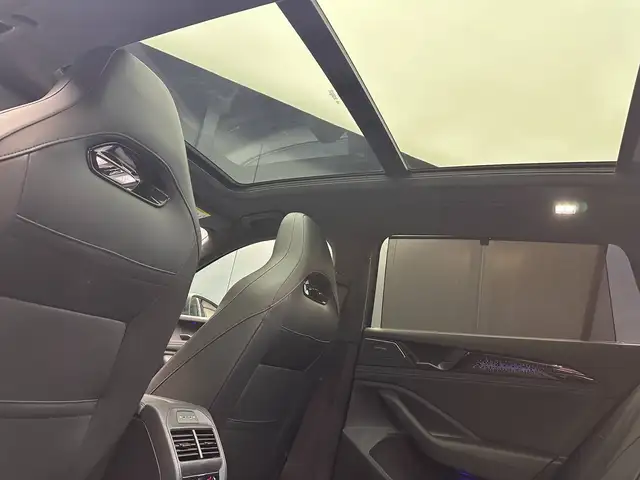 Volkswagen Passat view 10