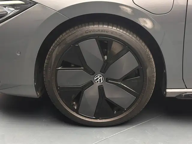 Volkswagen Passat view 9