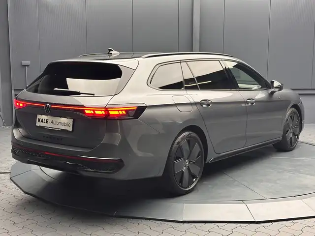 Volkswagen Passat view 5