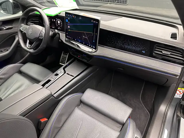 Volkswagen Passat view 14
