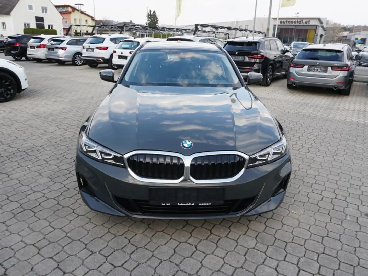BMW 316 d Touring Aut. *2023er+WIDESCREEN* Grau - 2