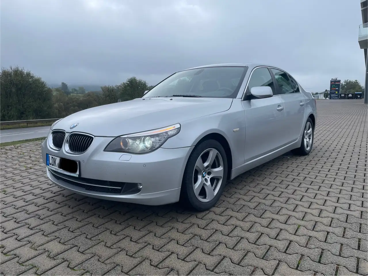 BMW 523