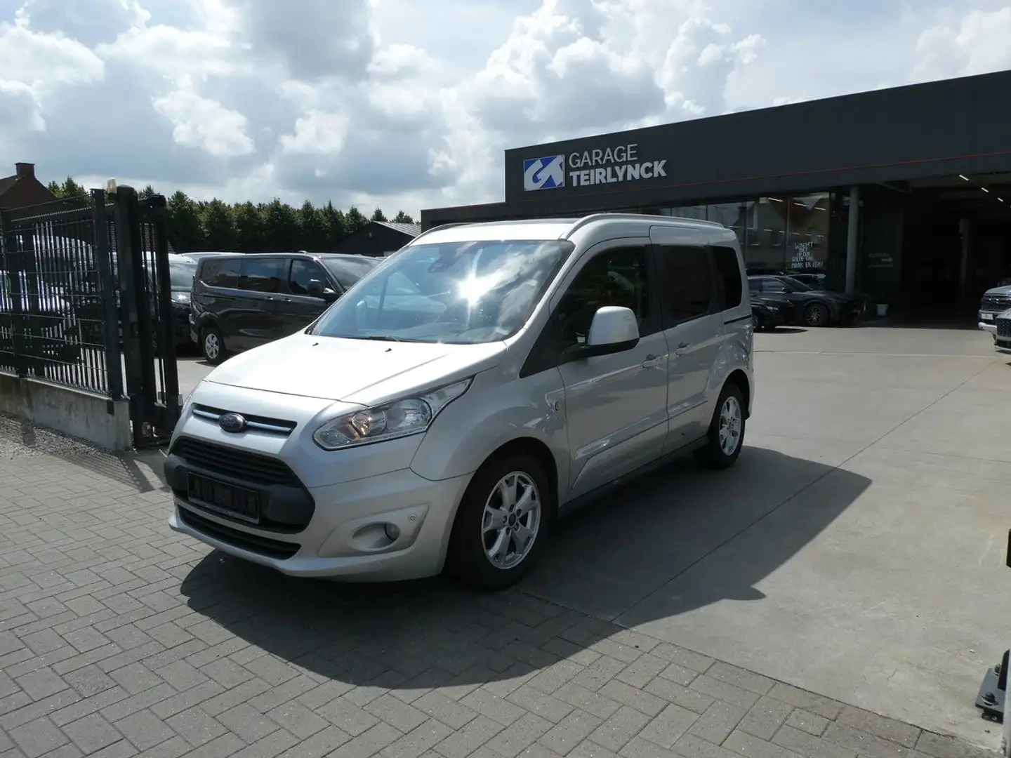 Ford Tourneo Connect Limited 1.5 TDCi 100pk Trekhaak Pano '16 (04765) Argent - 2