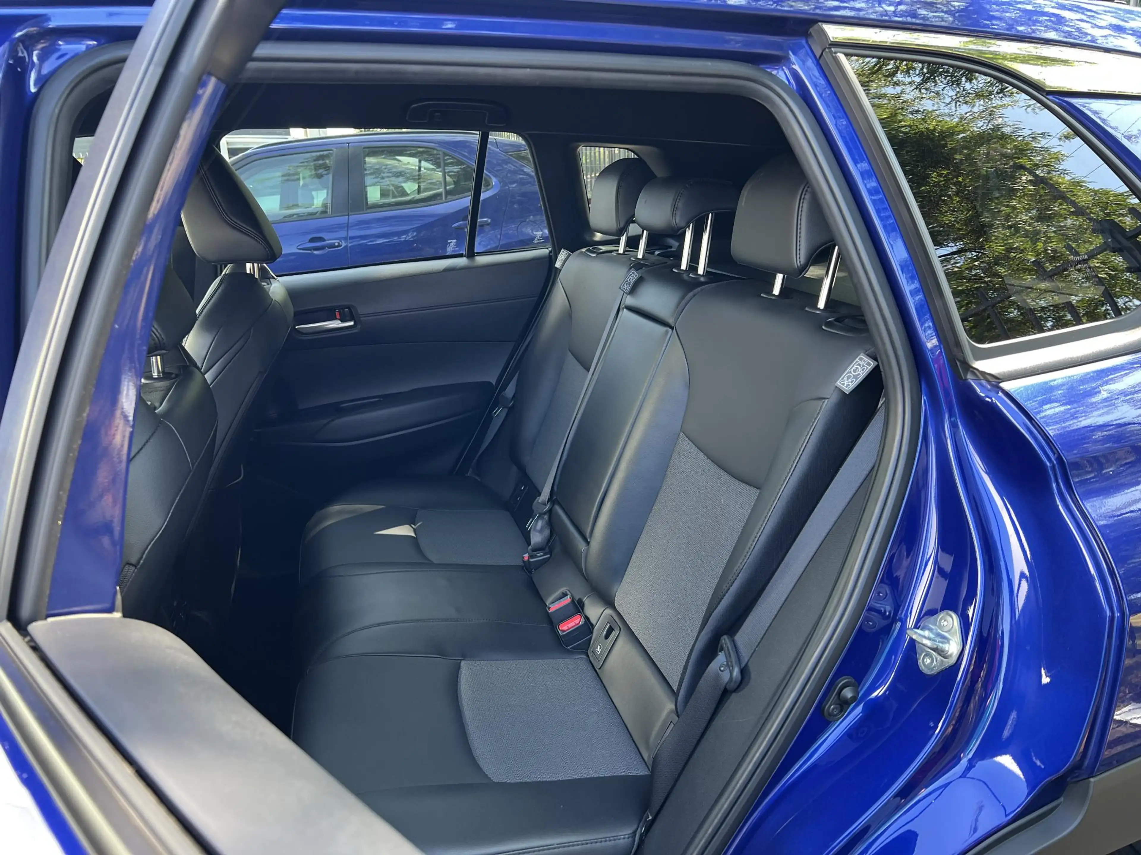 Toyota Corolla Cross 2.0 High Power Hybrid First Edition | Rijklaar | D — photo 11