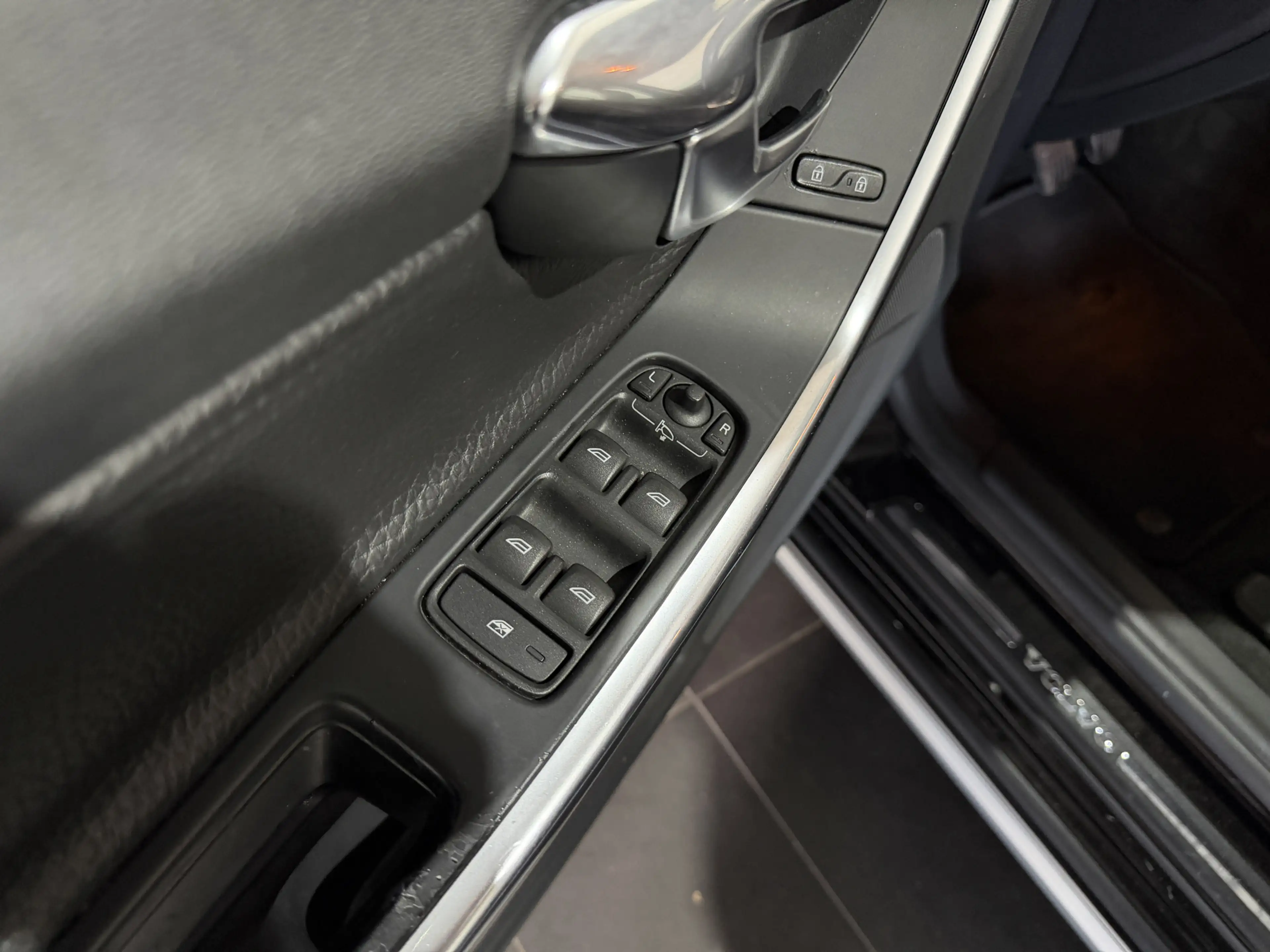 Volvo S60 2.0T Intro Edition - Leder / Bluetooth / Stuurbed. — photo 23
