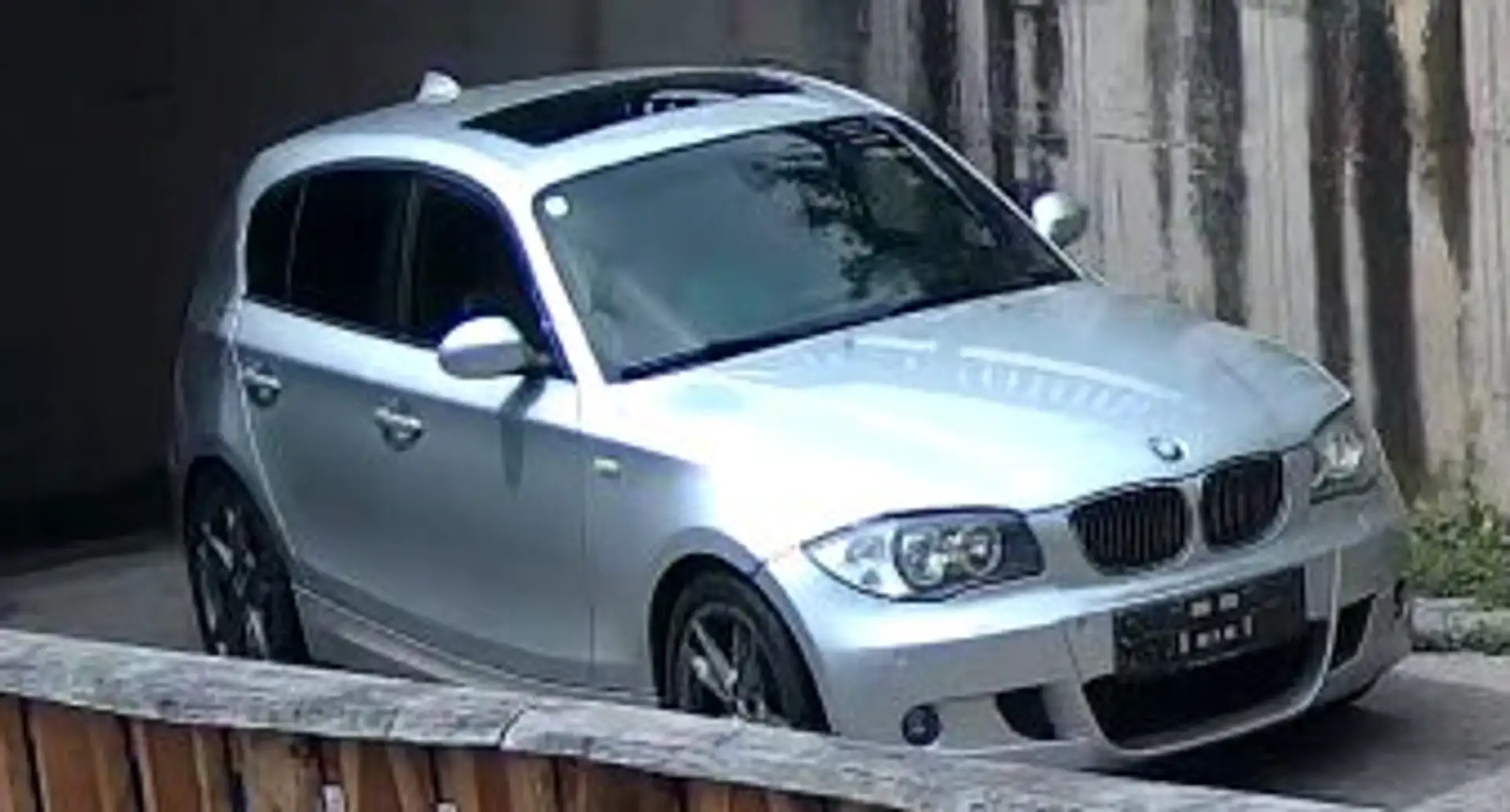 BMW 130 130i "Schadow Line" Gümüş rengi - 1
