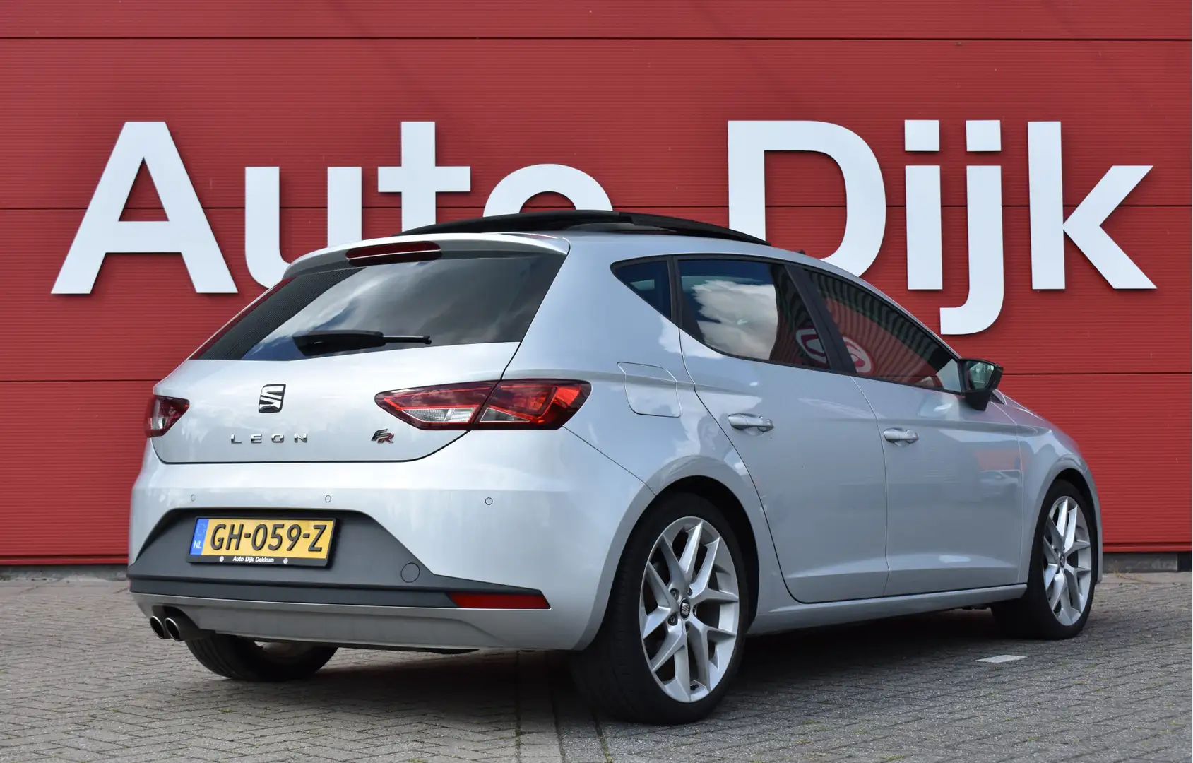 SEAT Leon 1.4 TSI ACT FR Dynamic LED | Pano | Leder/Alcantar Grijs - 2