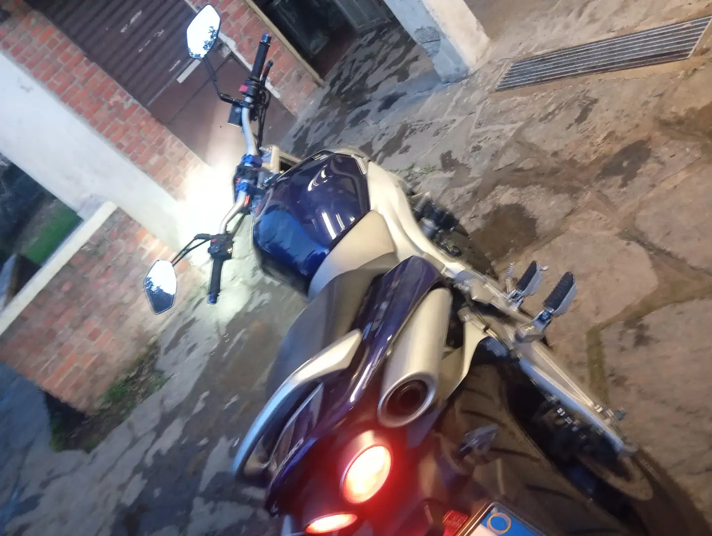 Suzuki GSR 600 Azul - 1