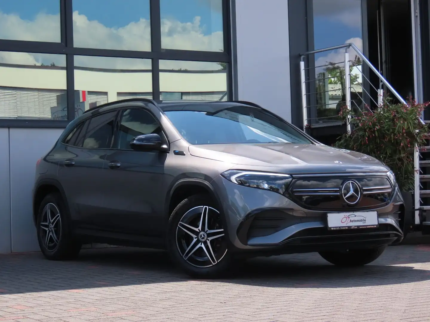 Mercedes-Benz EQA 250 AMG-Line Ambiente Alcantara Gri - 2
