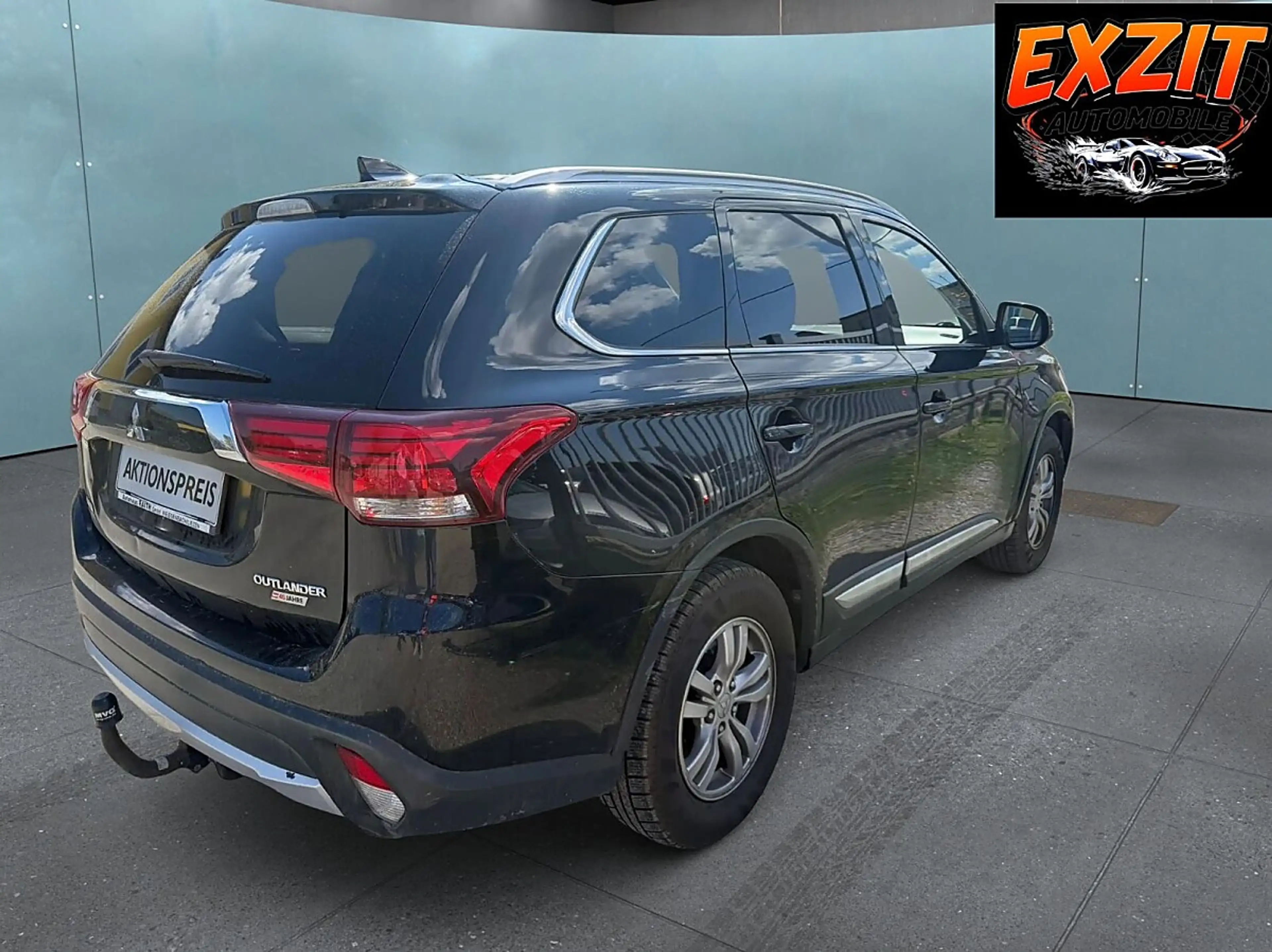 Mitsubishi Outlander 2,2 DI-D AS&G Intense+ Connect — photo 5