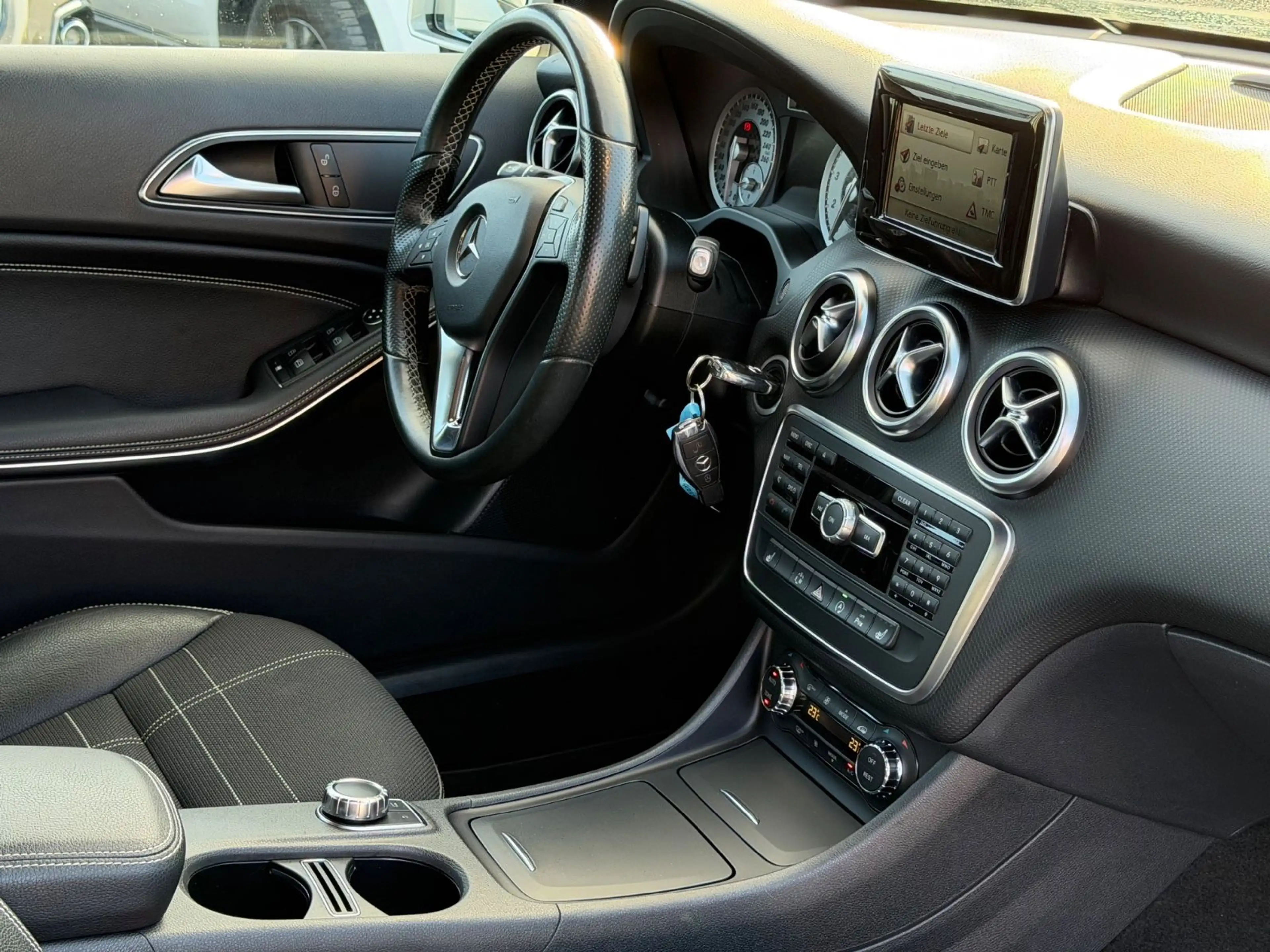 Mercedes-Benz A 200 BlueEfficiency/SHZ/NAVI/EURO 6 — photo 10