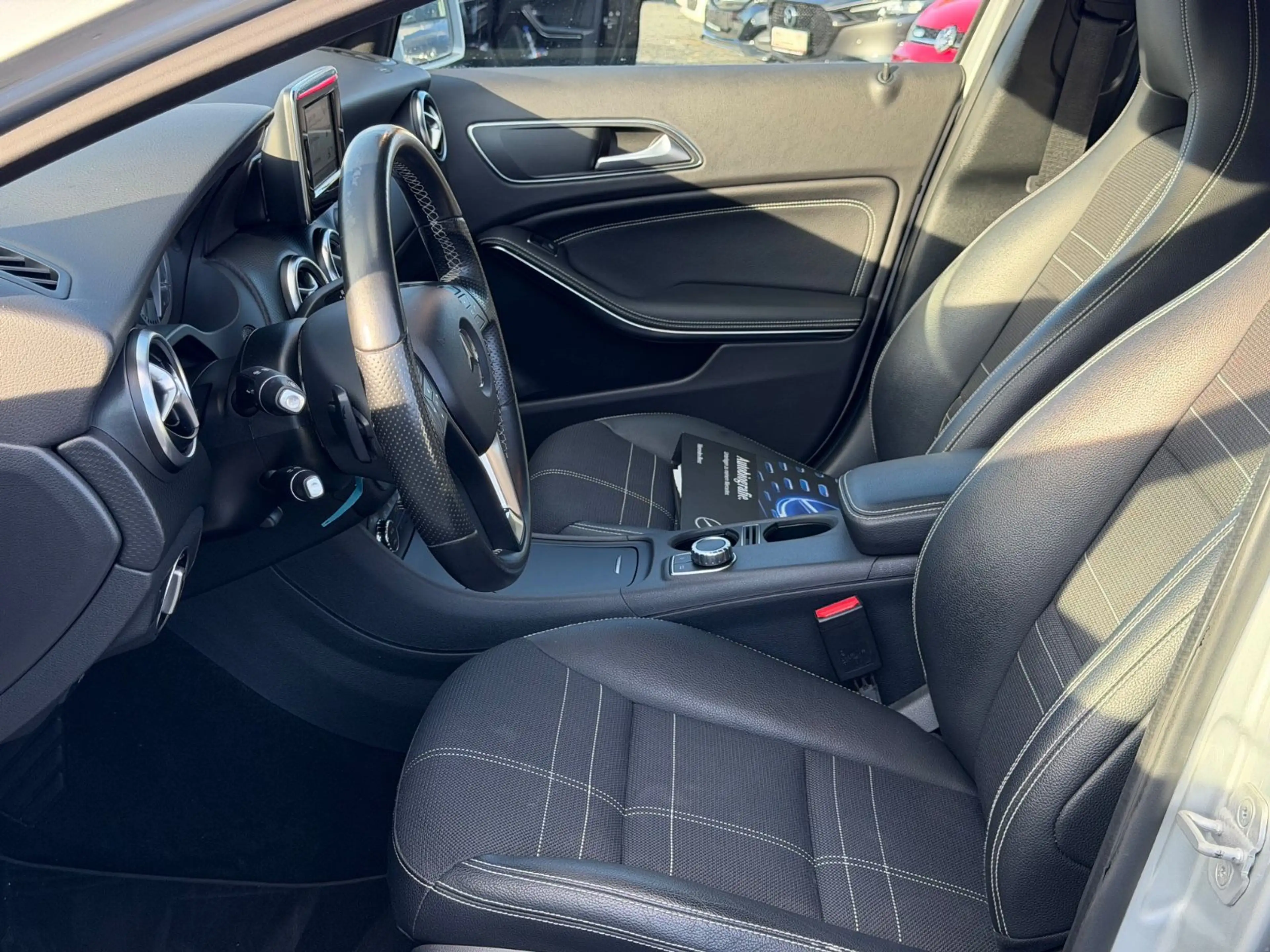 Mercedes-Benz A 200 BlueEfficiency/SHZ/NAVI/EURO 6 — photo 11