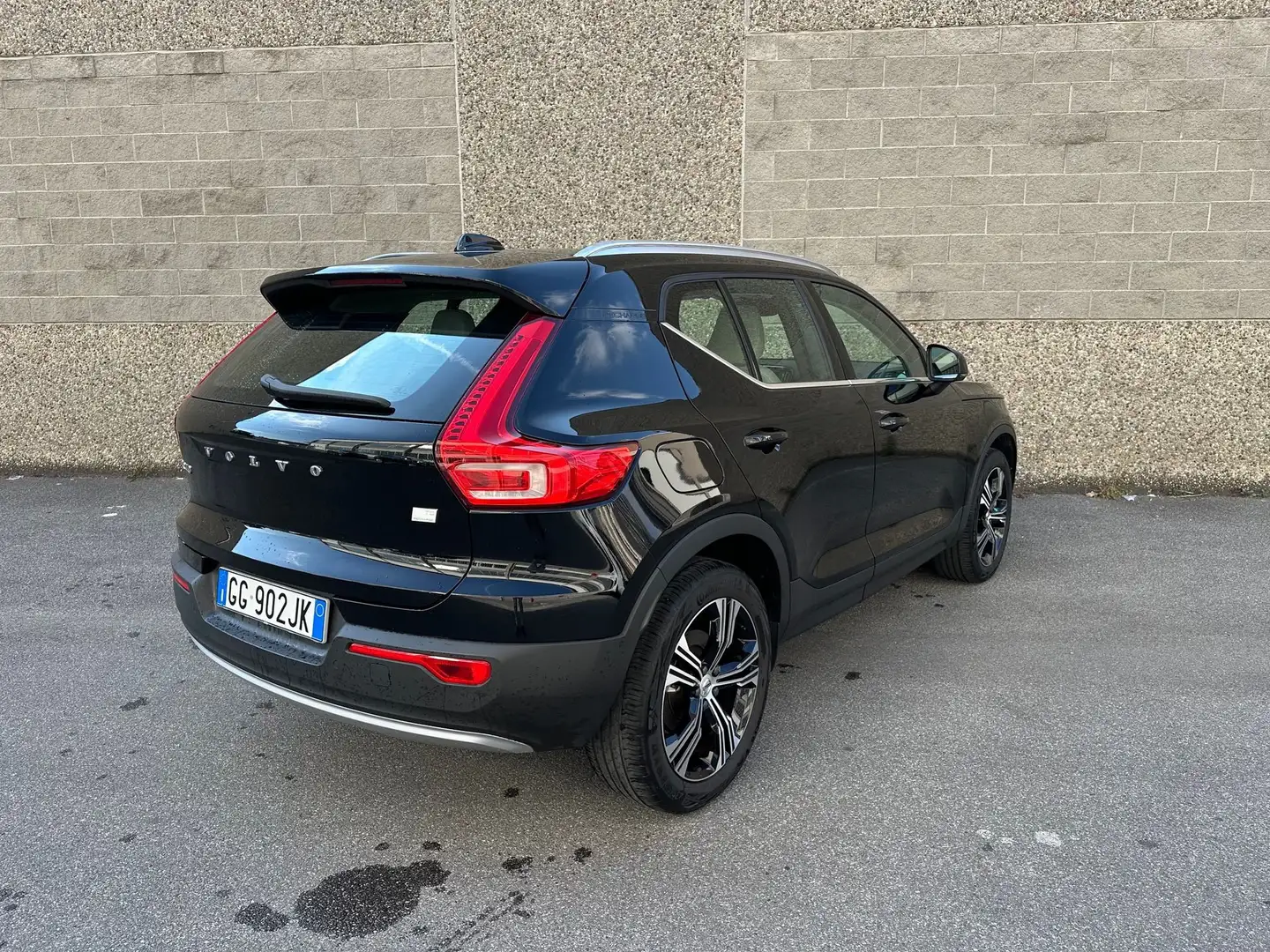 Volvo XC40 T5 Recharge Plug-in Hybrid Inscription Nero - 2