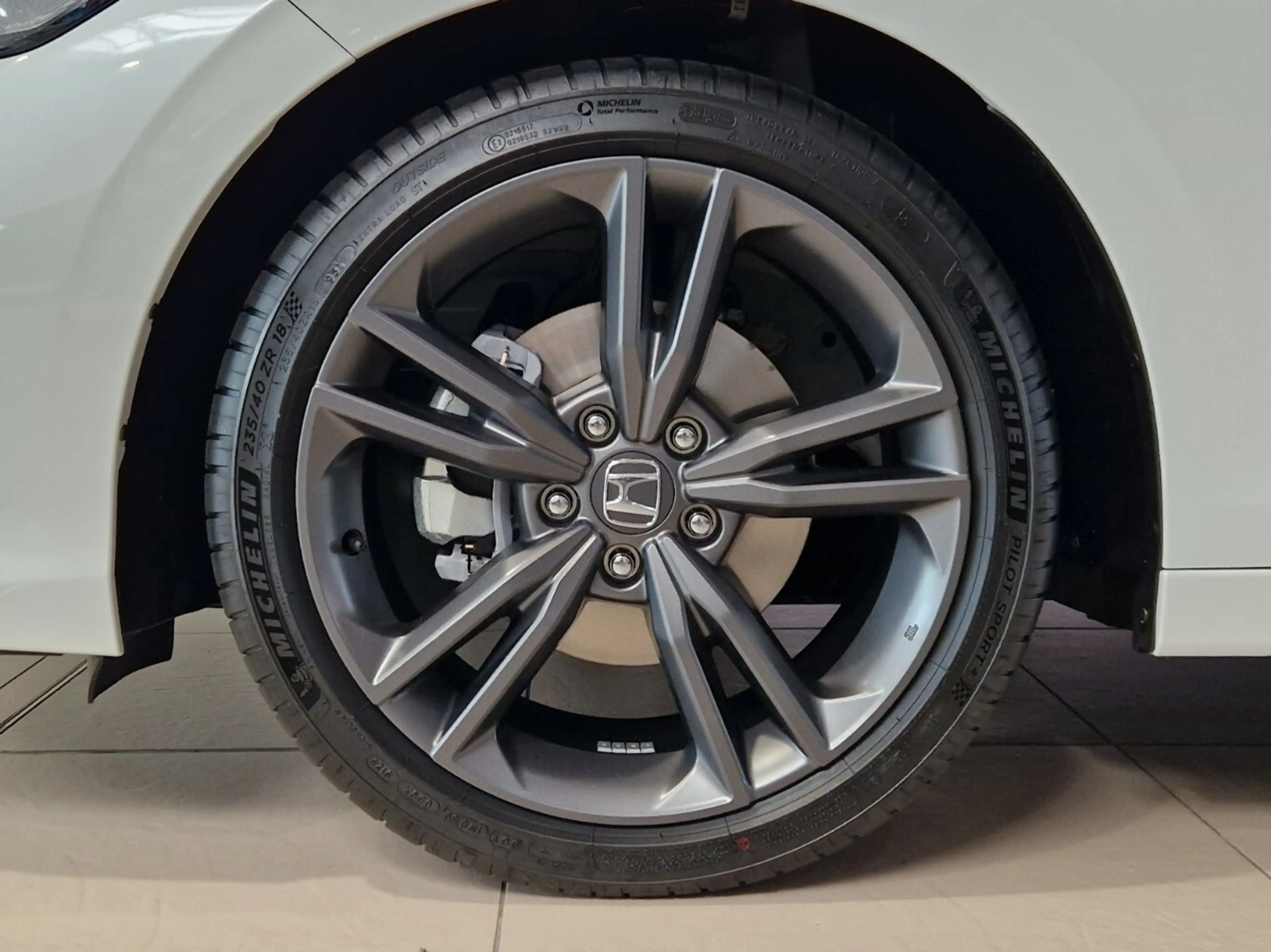 Honda Civic Hybrid e:HEV Sport|BlackEmblem — photo 4