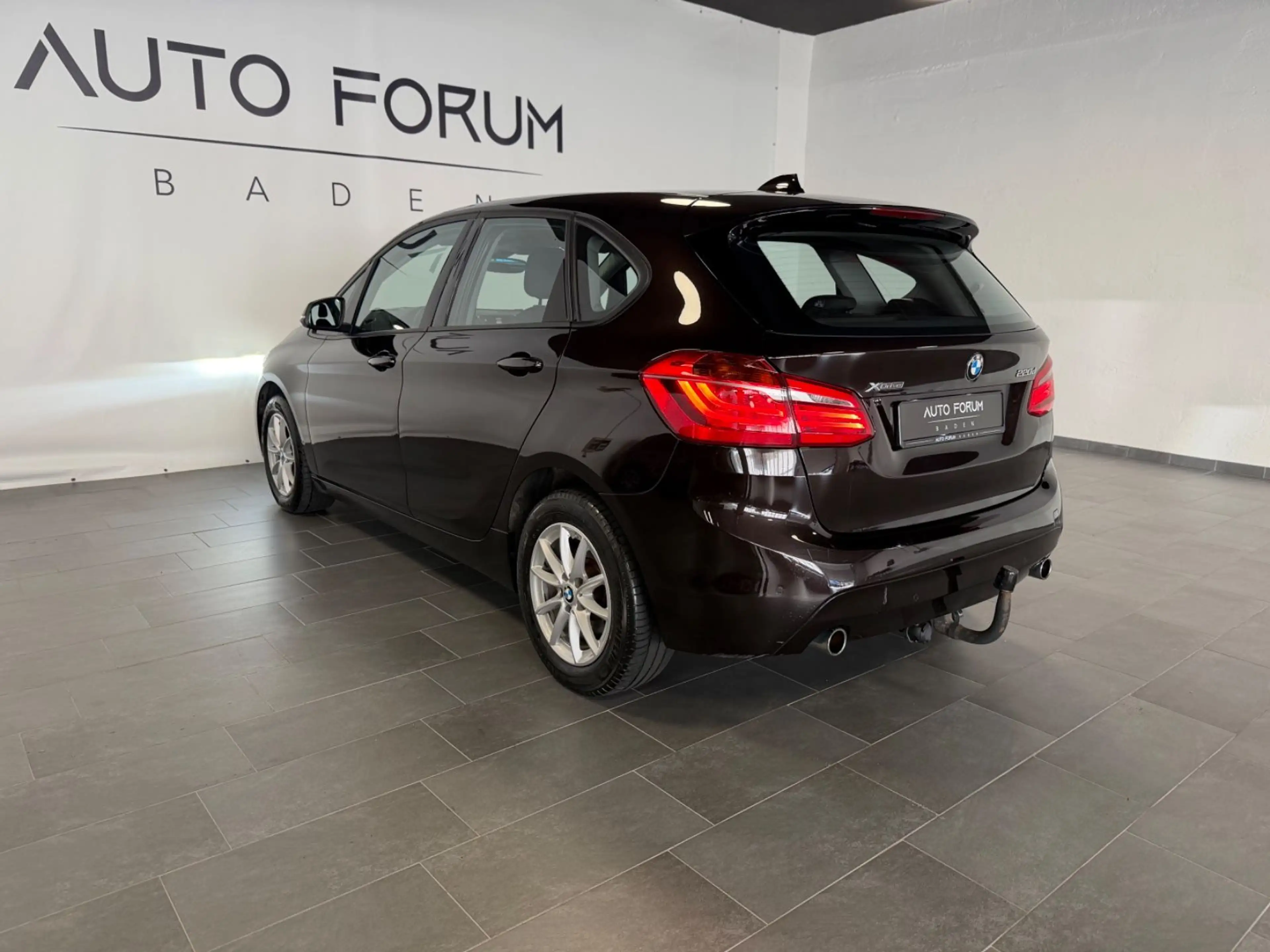 BMW 220 ActiveTourer 220d xDrive*Keyless*PDC*LED*AHK* — photo 7