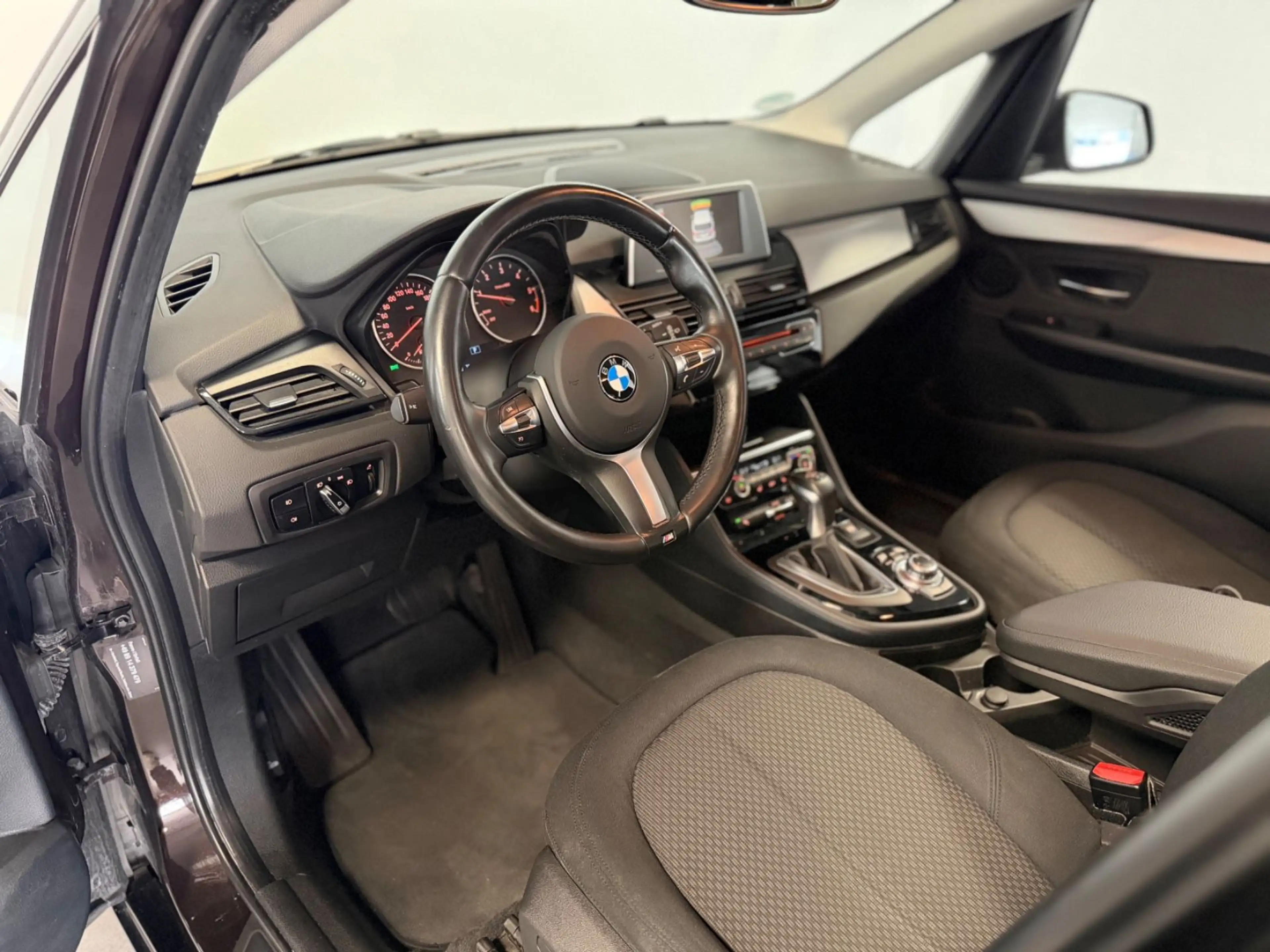 BMW 220 ActiveTourer 220d xDrive*Keyless*PDC*LED*AHK* — photo 9