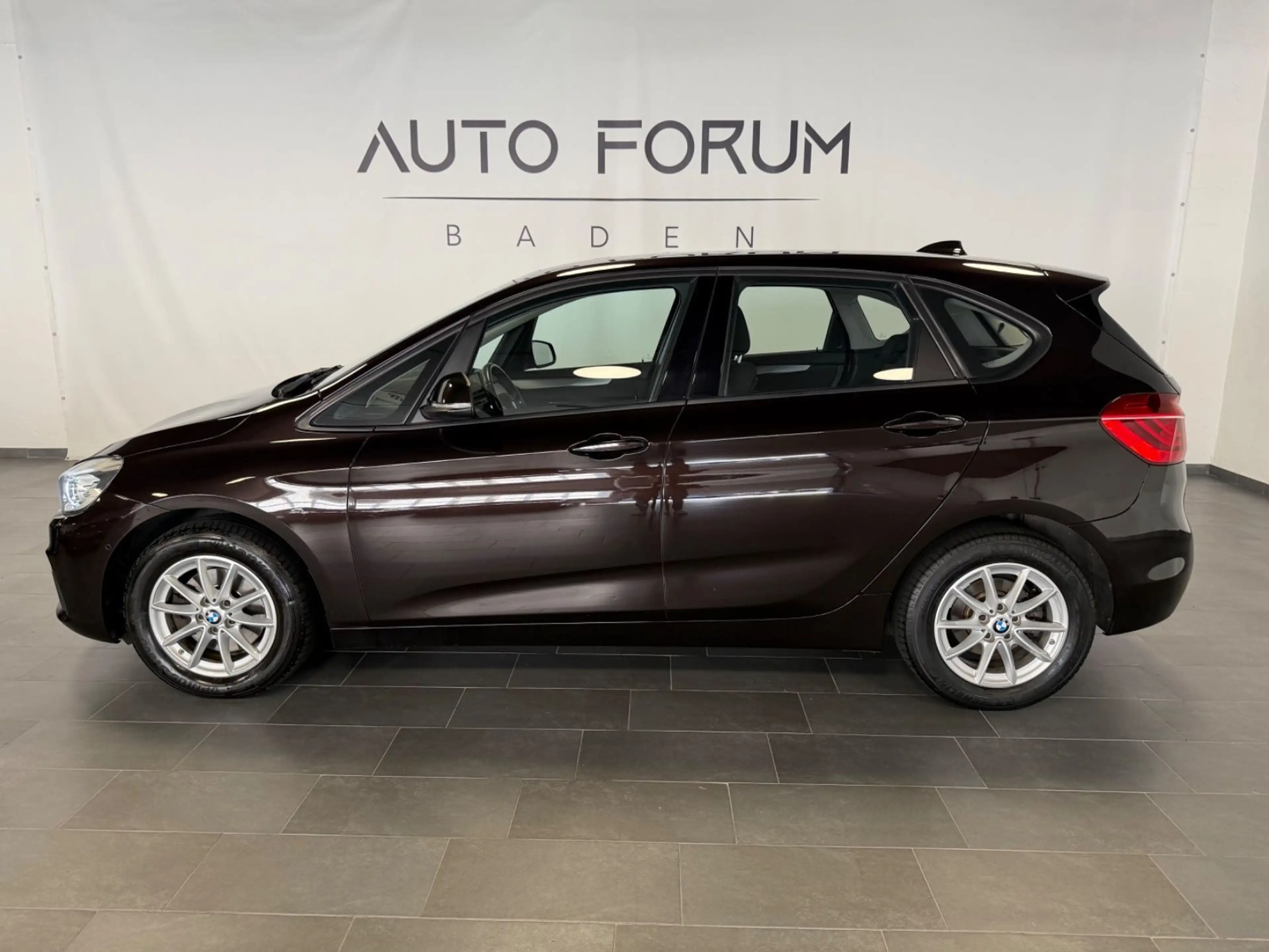 BMW 220 ActiveTourer 220d xDrive*Keyless*PDC*LED*AHK* — photo 4