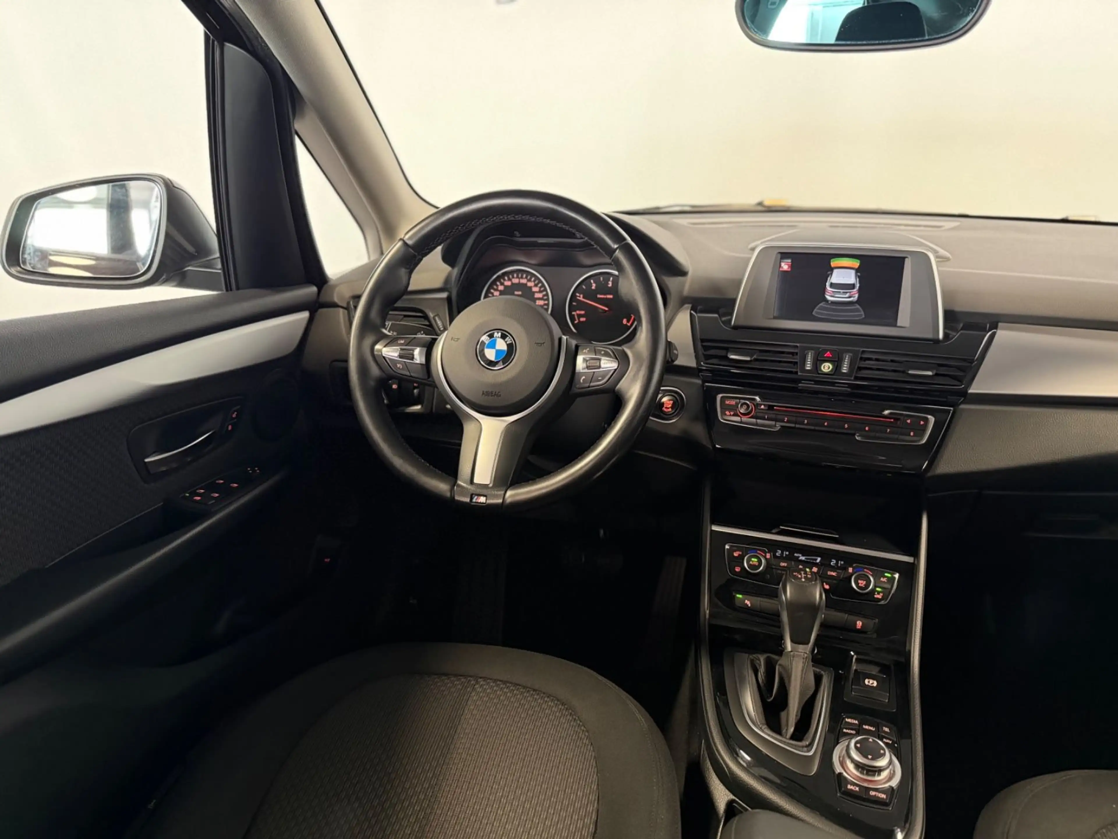 BMW 220 ActiveTourer 220d xDrive*Keyless*PDC*LED*AHK* — photo 8