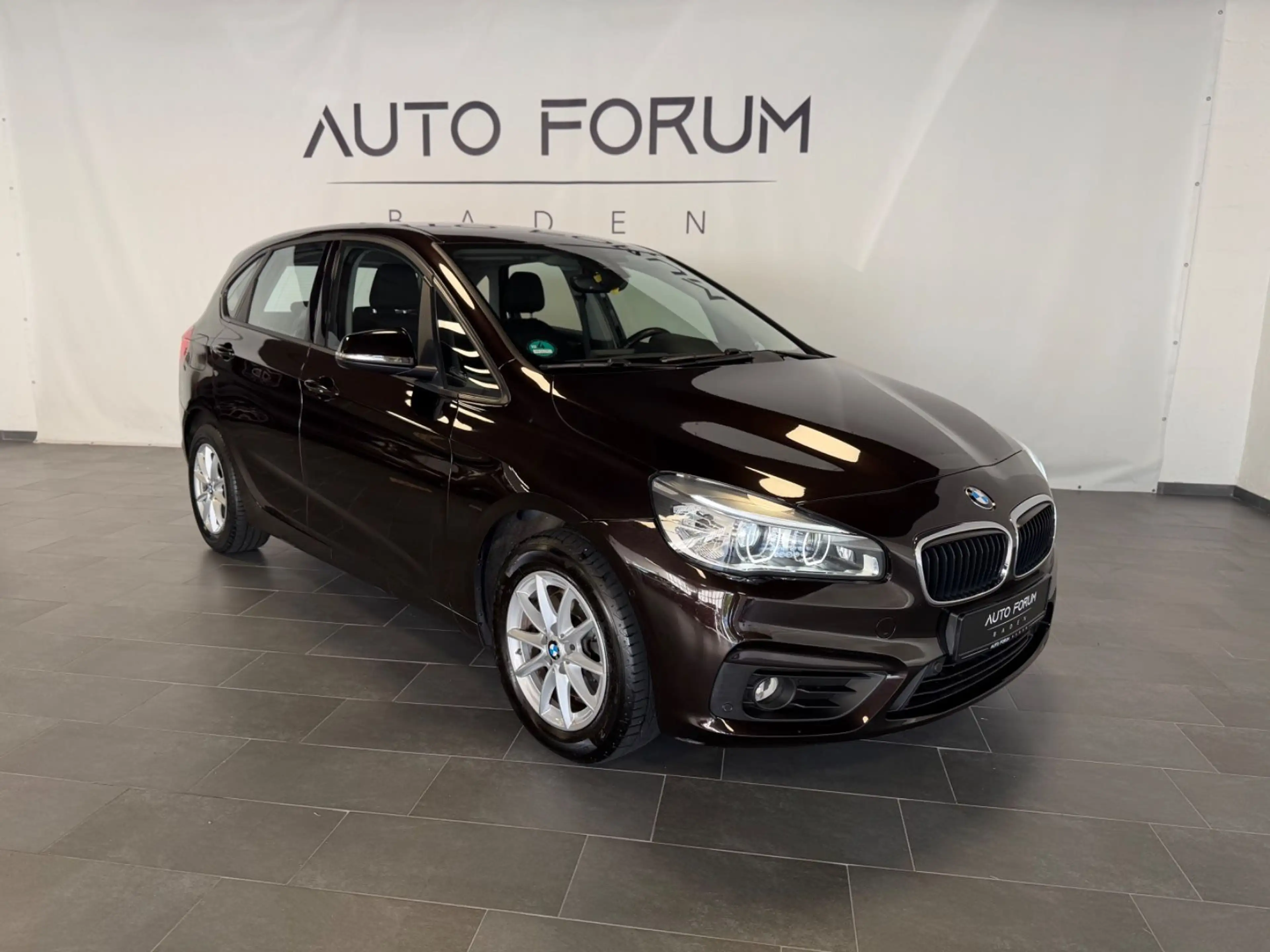 BMW 220 ActiveTourer 220d xDrive*Keyless*PDC*LED*AHK*