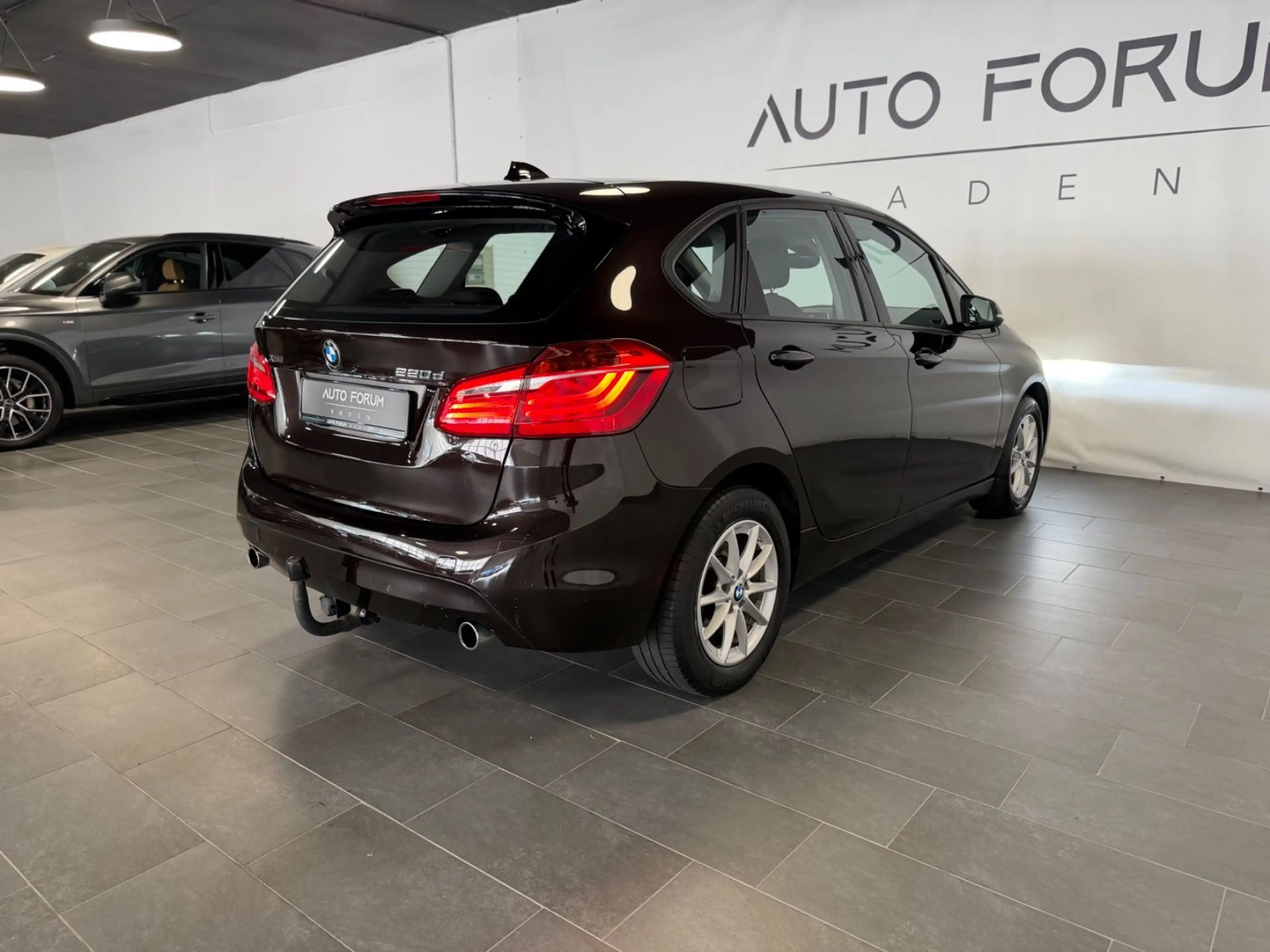 BMW 220 ActiveTourer 220d xDrive*Keyless*PDC*LED*AHK* — photo 5