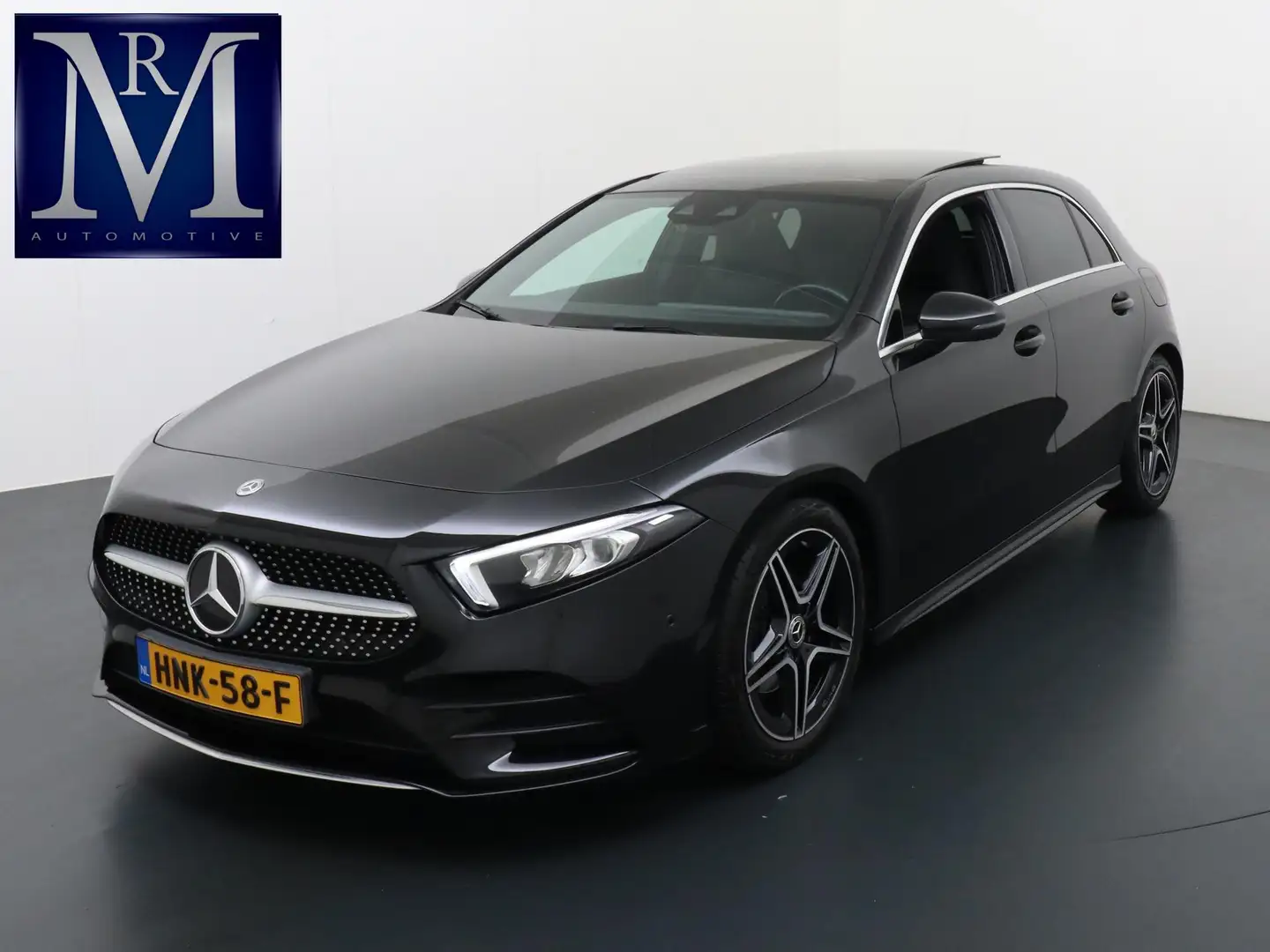 Mercedes-Benz A 200 Business Solution AMG PANO | AMBILIGHT | CAMERA | Zwart - 1