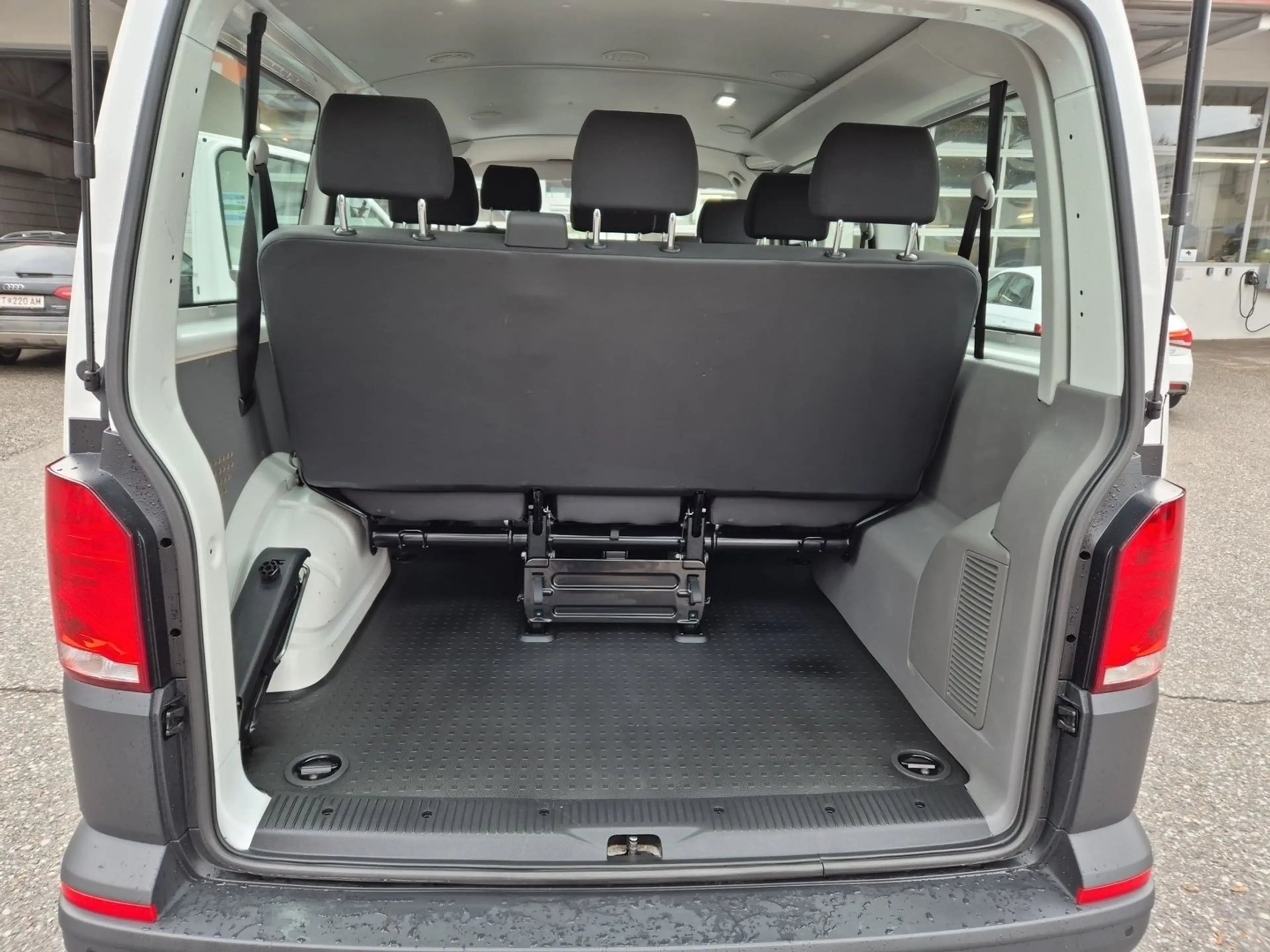 Volkswagen T6.1 Transporter Kombi TDI — photo 8