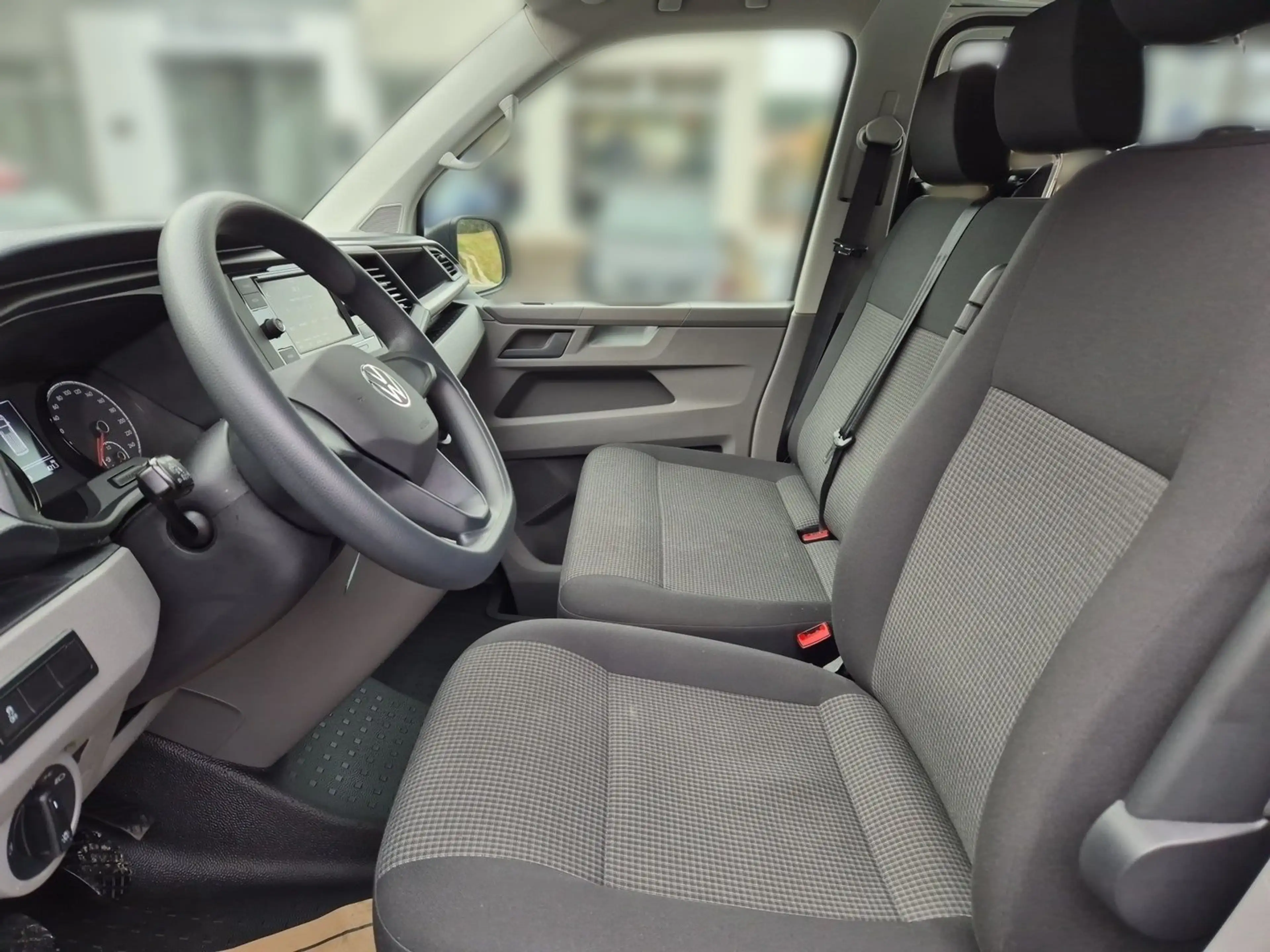 Volkswagen T6.1 Transporter Kombi TDI — photo 10