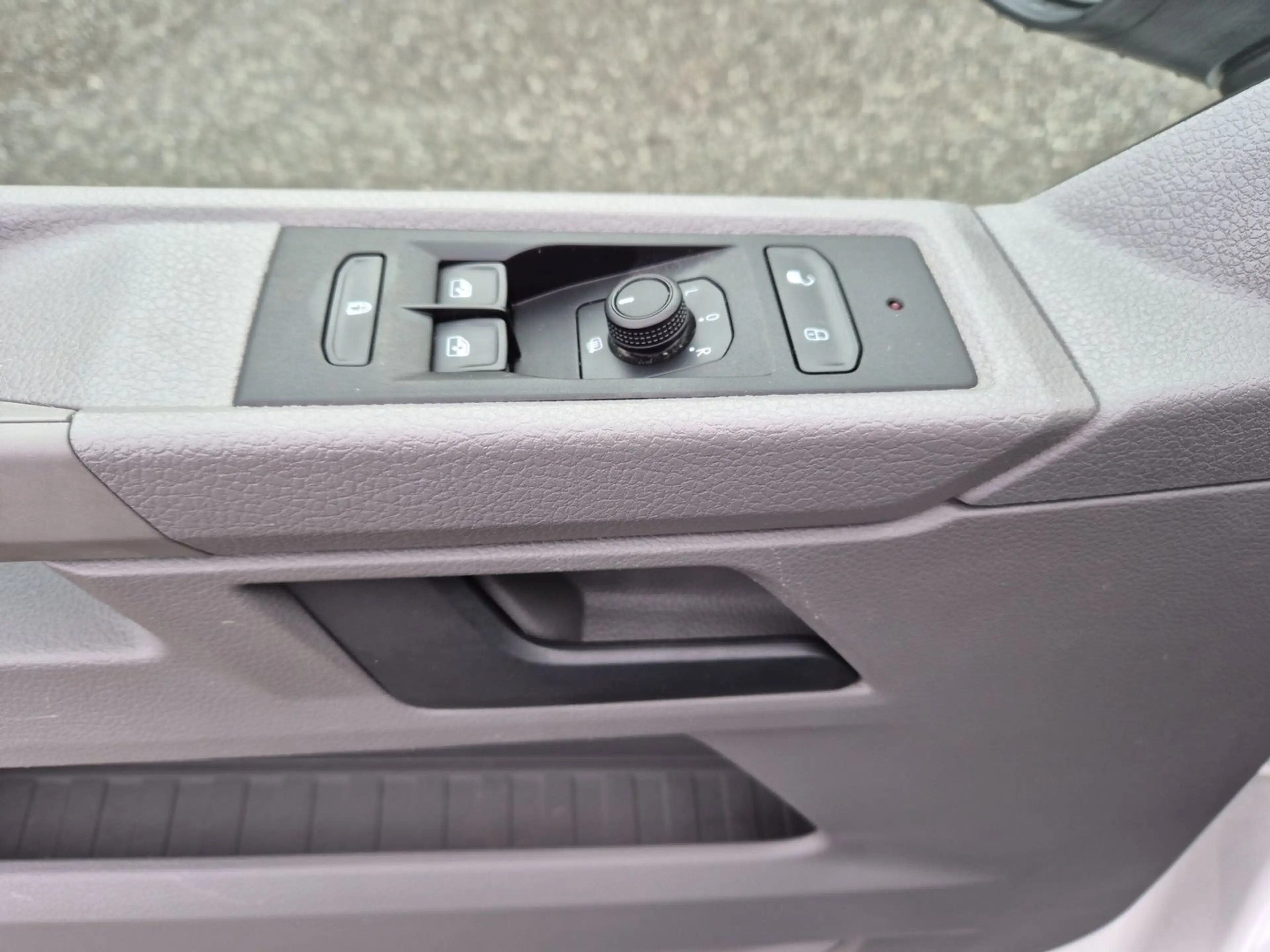 Volkswagen T6.1 Transporter Kombi TDI — photo 11