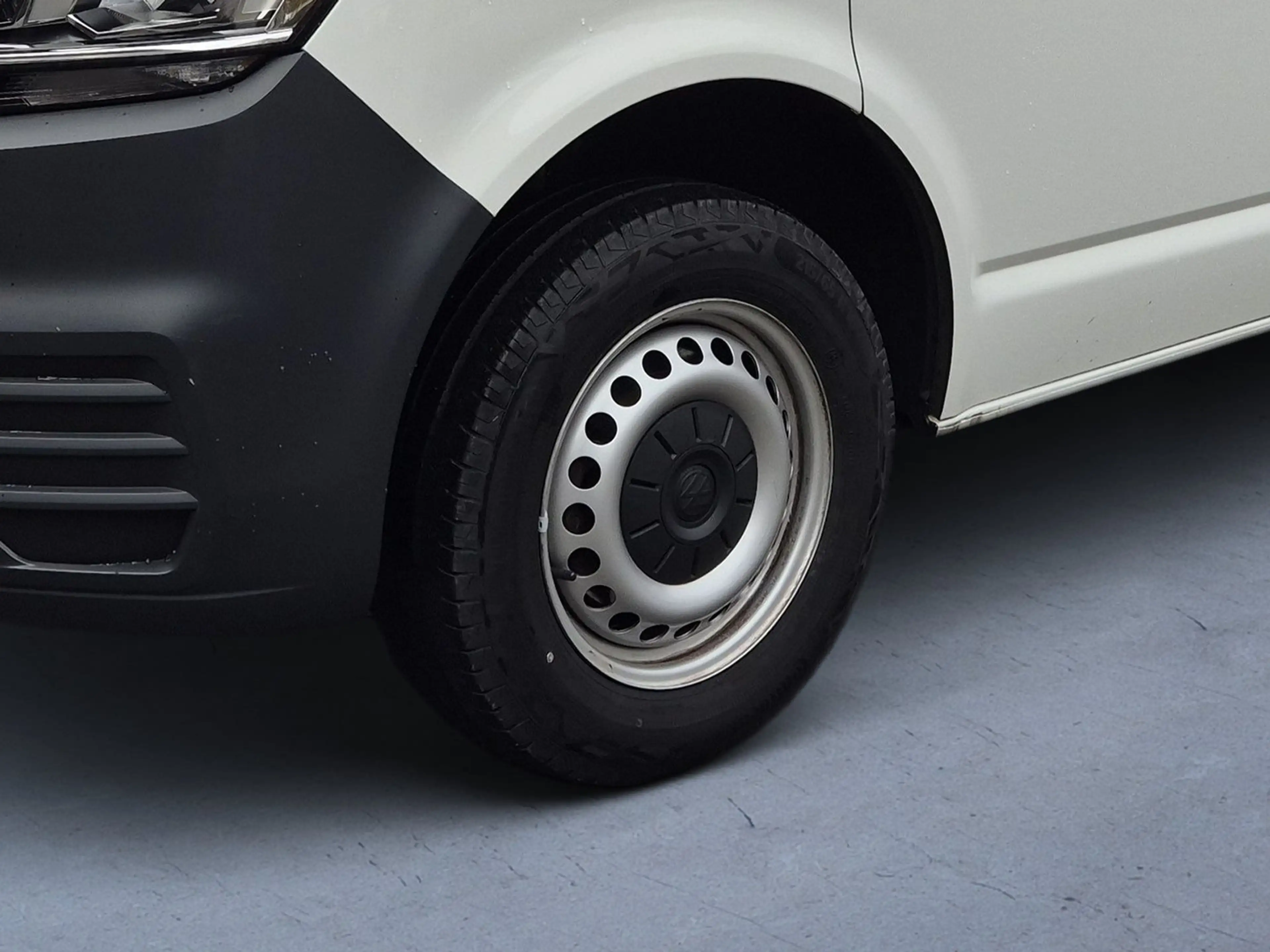 Volkswagen T6.1 Transporter Kombi TDI — photo 7